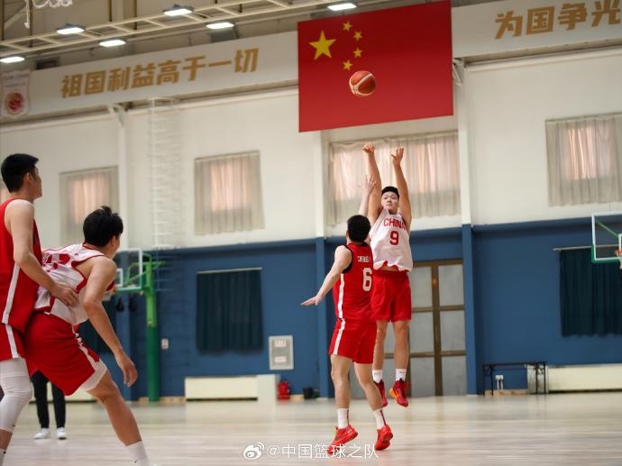  對(duì)抗訓(xùn)練繼續(xù)！中國(guó)男籃最新訓(xùn)練圖集新鮮出爐