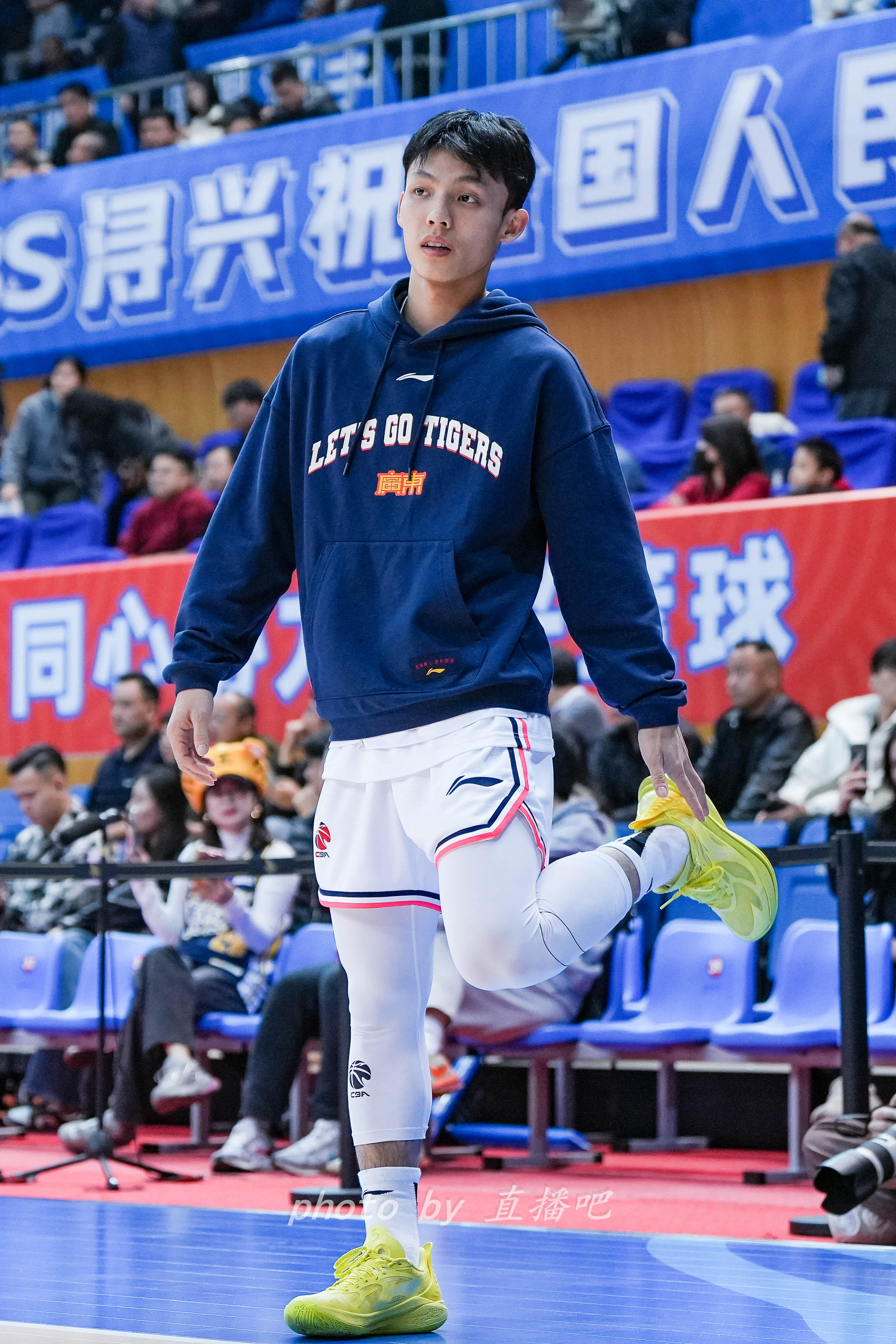  “控球中鋒”！徐杰這身體素質(zhì)有億點(diǎn)東西