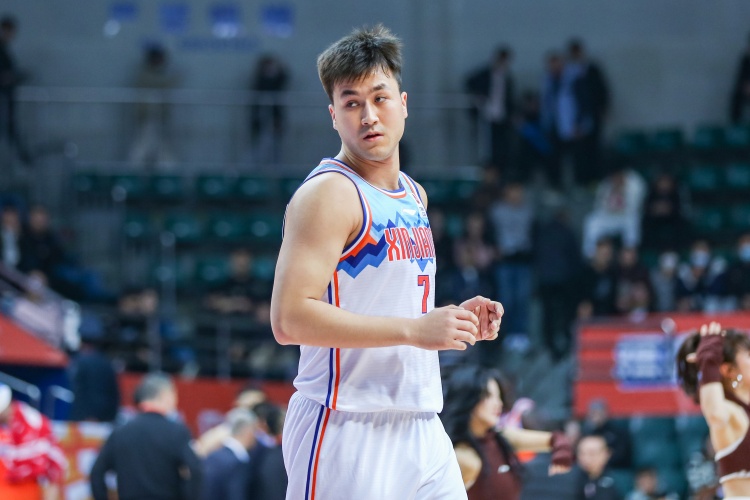  防到5犯被提前罰下！艾孜麥提全場9中3 貢獻9分1板1斷